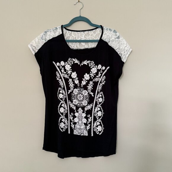 Navy Short Sleeve T-Shirt White Flower Applique Lace Yoke Short Sleeves Large/XL - Picture 1 of 4